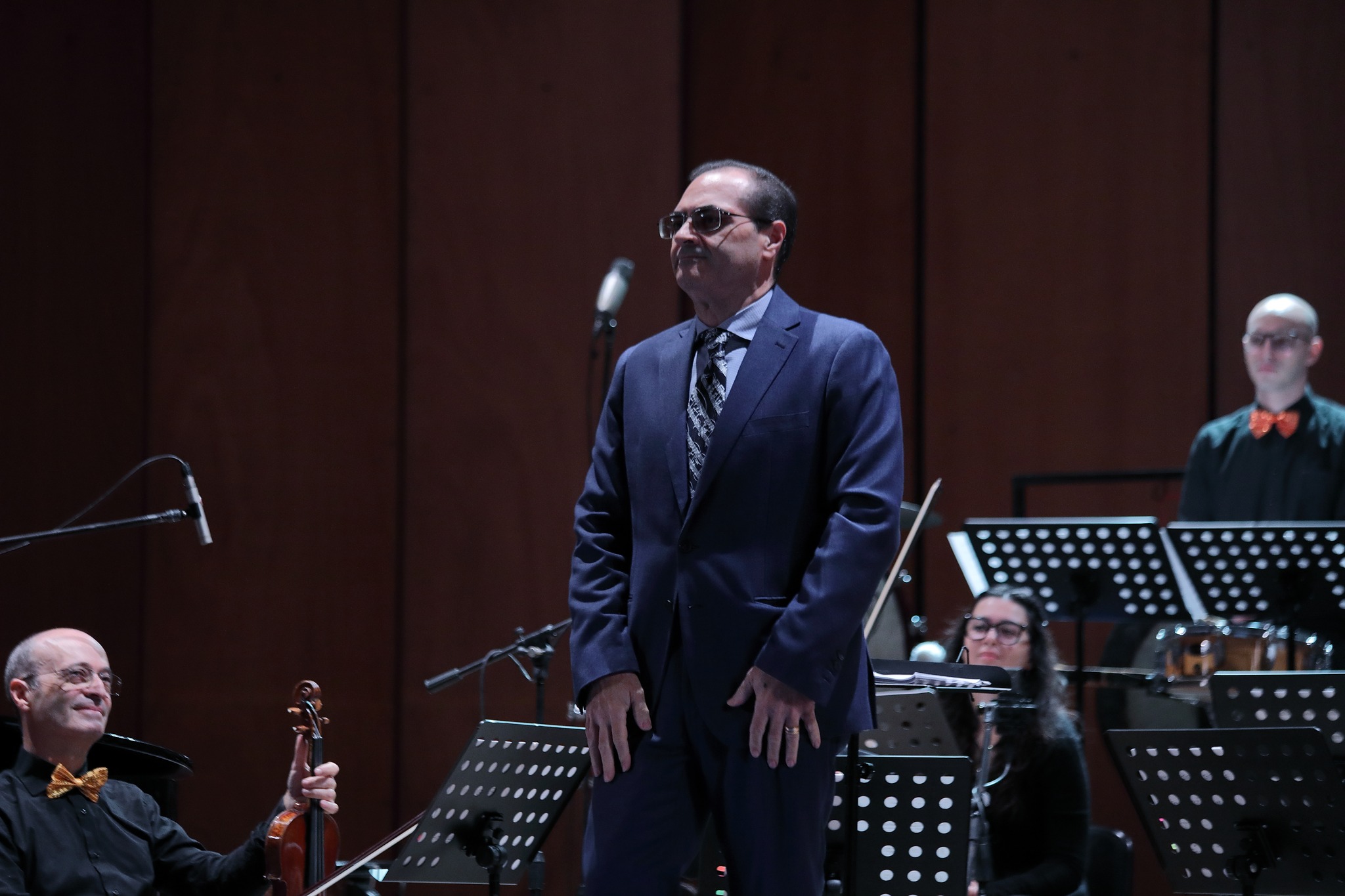 Il M° Chillemi in scena — ritratto sul palco con l'orchestra, Palacultura 2024